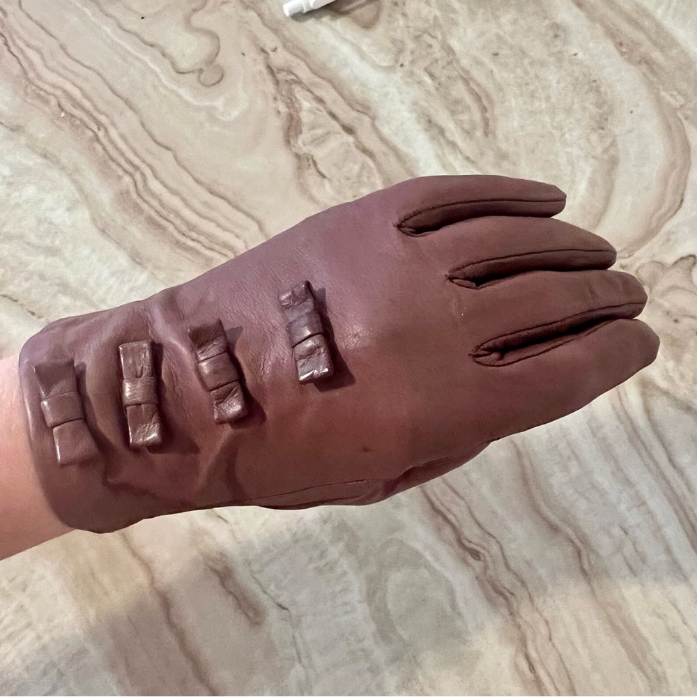 SOLD 💖Moschino leather gloves 💕